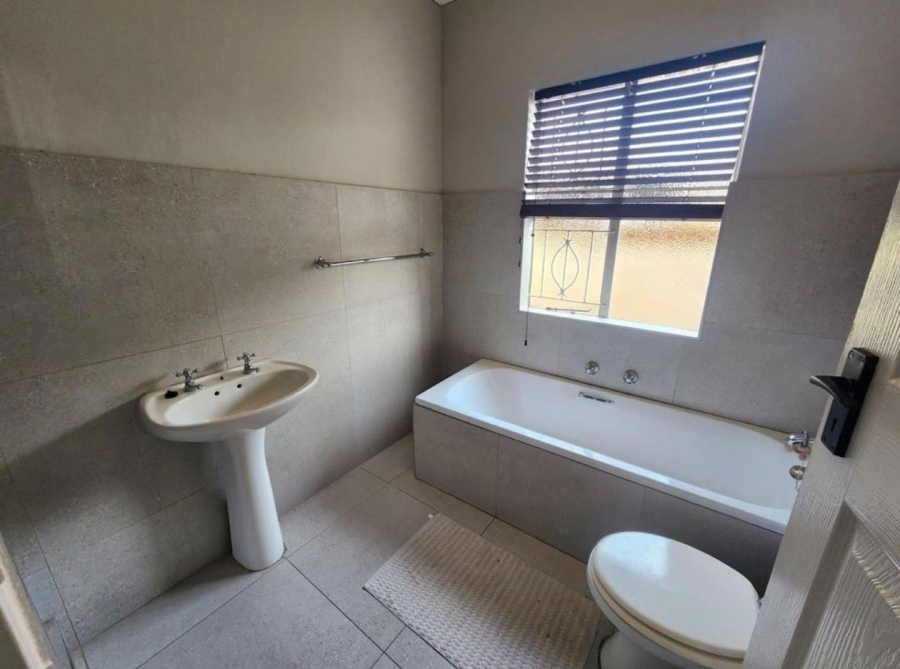 To Let 3 Bedroom Property for Rent in Groenvlei Sh Free State